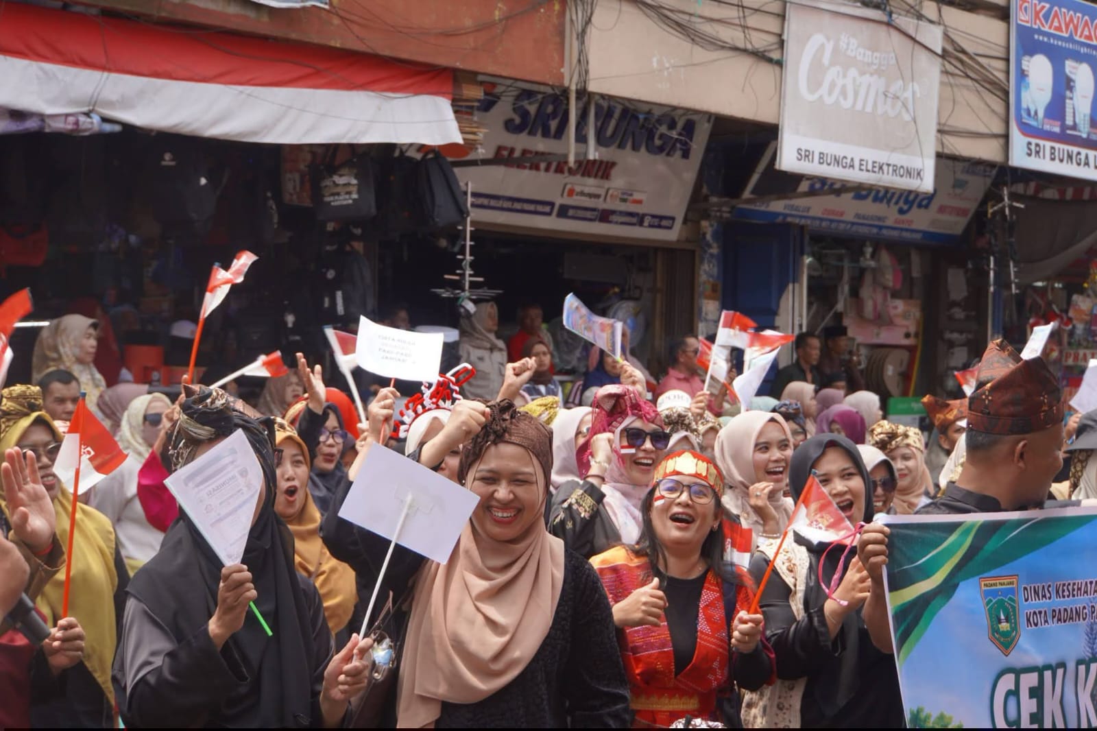 Peserta pawai alegoris unsur ASN.